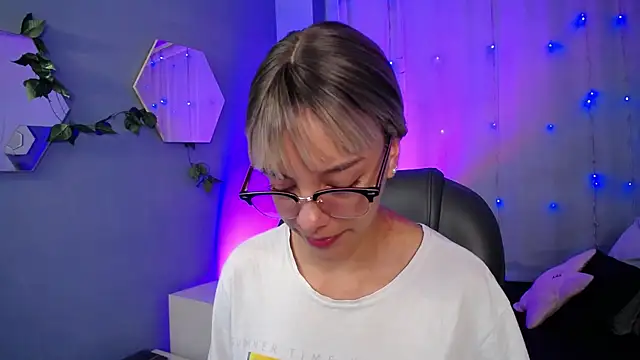 Snapshot of peyton_golden1 chatting on 10-30-25, 03:08 peyton golden1 online show from 10-30-25, 03:08