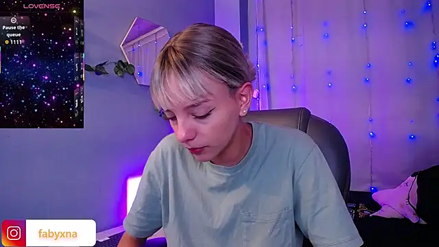 Snapshot of peyton_golden1 chatting on 10-31-25, 03:18 peyton golden1 online show from 10-31-25, 03:18