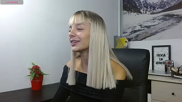 Snapshot of peyton_golden1 chatting on 11-03-25, 03:41 peyton golden1 online show from 11-03-25, 03:41