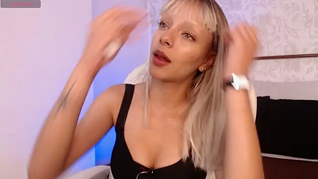 Snapshot of peyton_golden1 chatting on 11-25-25, 03:39 peyton golden1 online show from 11-25-25, 03:39