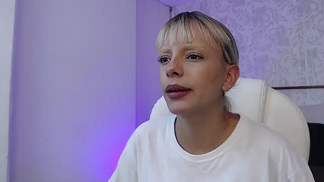 Snapshot of peyton_golden1 chatting on 12-04-25, 03:27 peyton golden1 online show from 12-04-25, 03:27