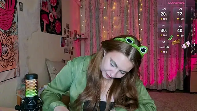 LisaCase online show from 10-13-25, 04:07