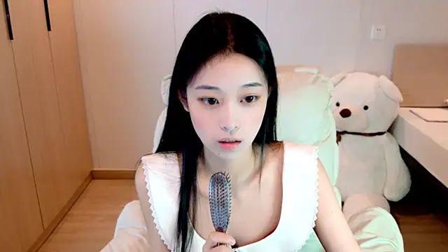 Snapshot of Xueb_J chatting on 11-16-25, 11:49 Xueb J online show from 11-16-25, 11:49