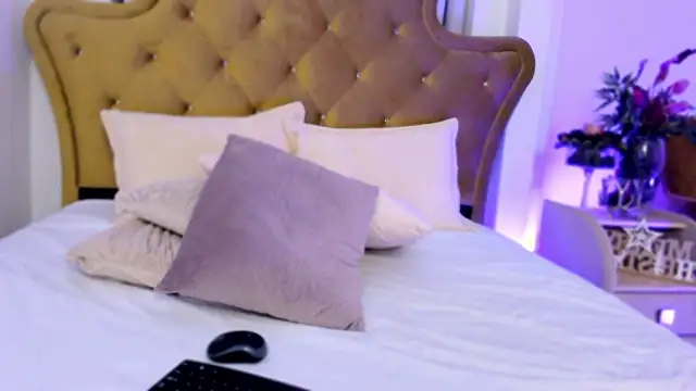 Snapshot of beauty_luna18 chatting on 12-17-24, 06:31 beauty luna18 online show from 12-17-24, 06:31