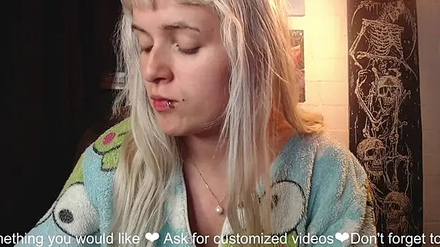 NEXT DOOR GIRL  online show from 01-25-25, 03:40