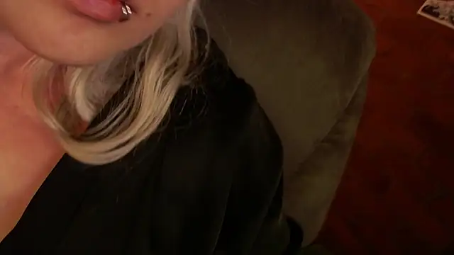 NEXT DOOR GIRL  online show from 03-23-25, 05:10