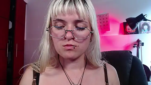 NEXT DOOR GIRL  online show from 09-16-25, 09:49