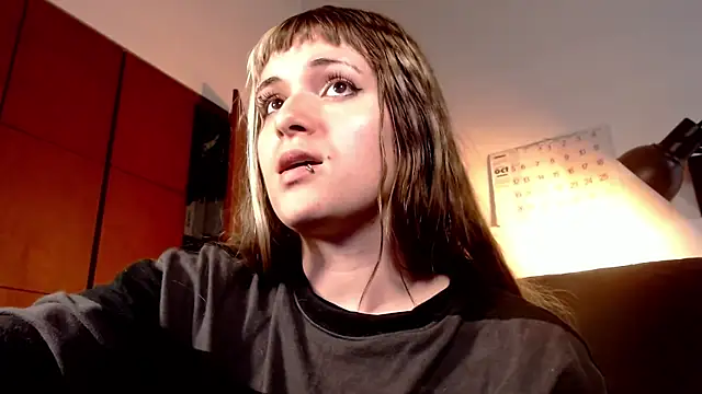 NEXT DOOR GIRL  online show from 10-27-25, 10:03