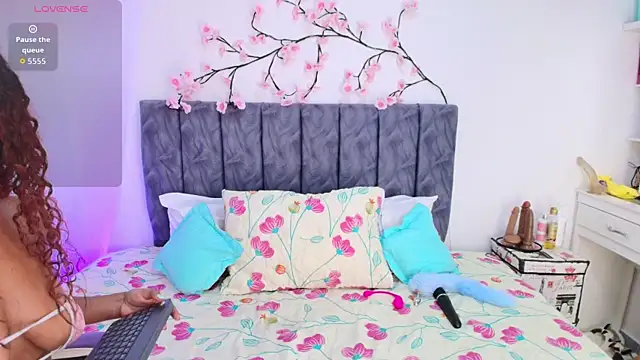 Sophiee Velvet online show from 04-17-26, 03:37