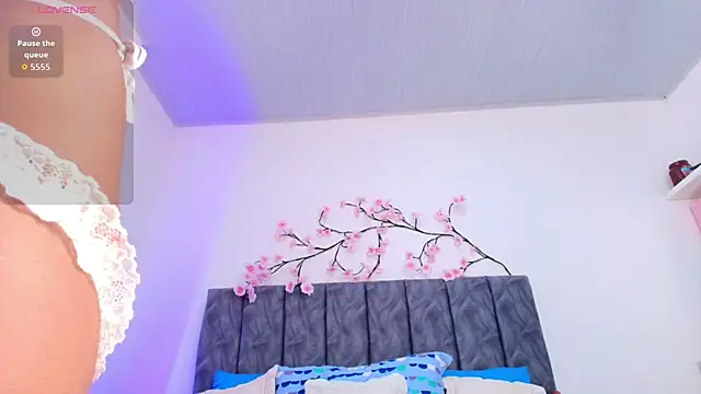 Sophiee Velvet online show from 06-27-26, 04:45