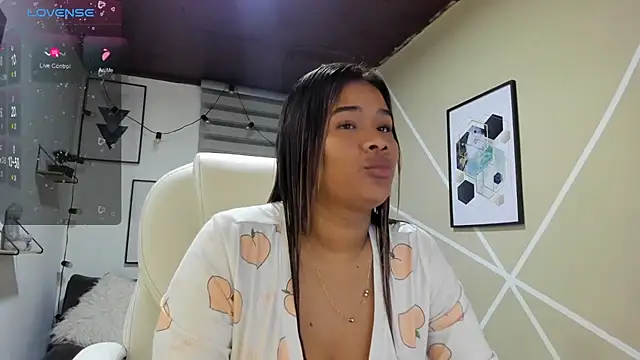 Snapshot of Enma__clark chatting on 07-17-26, 04:19 Enma clark online show from 07-17-26, 04:19