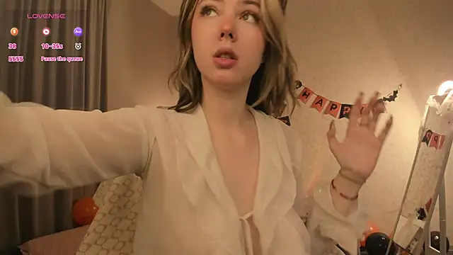 Snapshot of Vanessa_Walters chatting on 10-24-25, 03:03 Vanessa Walters online show from 10-24-25, 03:03