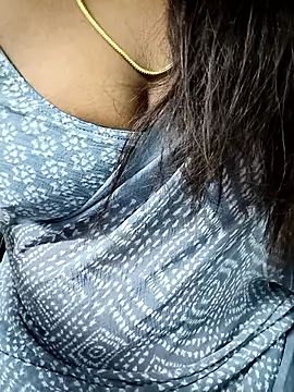 Snapshot of tamil_subha69 chatting on 11-11-25, 10:10 tamil subha69 online show from 11-11-25, 10:10