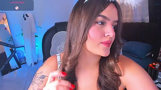 ellarosee  online show from 10-28-25, 05:37