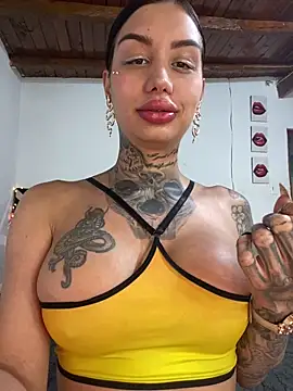 Snapshot of Zaratattoox chatting on 03-19-26, 07:01 Zaratattoox online show from 03-19-26, 07:01