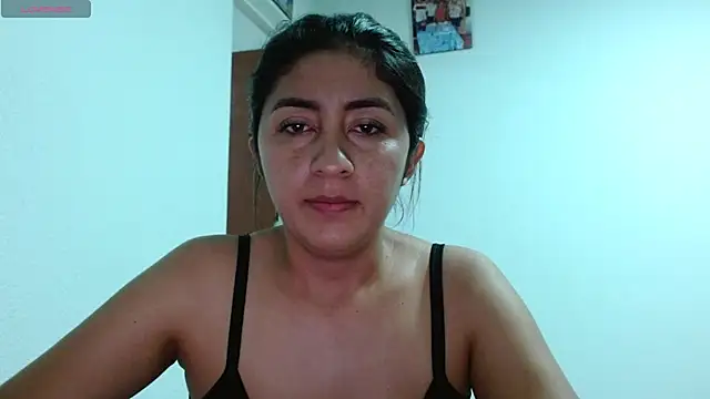 Snapshot of danna_peterson1 chatting on 04-24-26, 01:30 danna peterson1 online show from 04-24-26, 01:30