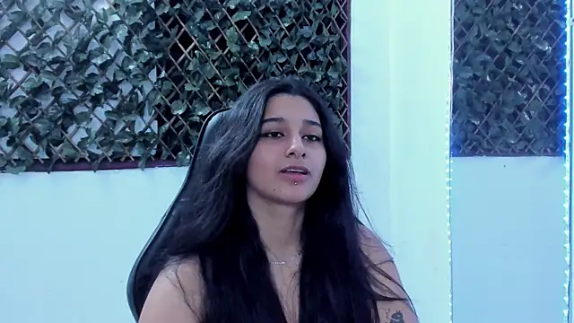 Snapshot of Megan_Whitte chatting on 01-21-25, 03:26 Megan Whitte online show from 01-21-25, 03:26