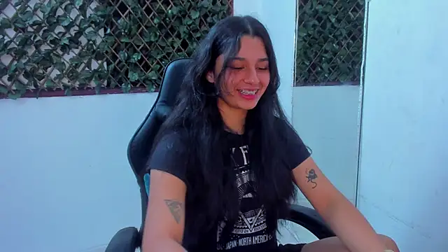 Snapshot of Megan_Whitte chatting on 03-03-25, 02:36 Megan Whitte online show from 03-03-25, 02:36