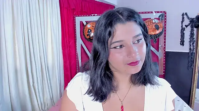 Snapshot of Megan_Whitte chatting on 10-25-25, 08:36 Megan Whitte online show from 10-25-25, 08:36
