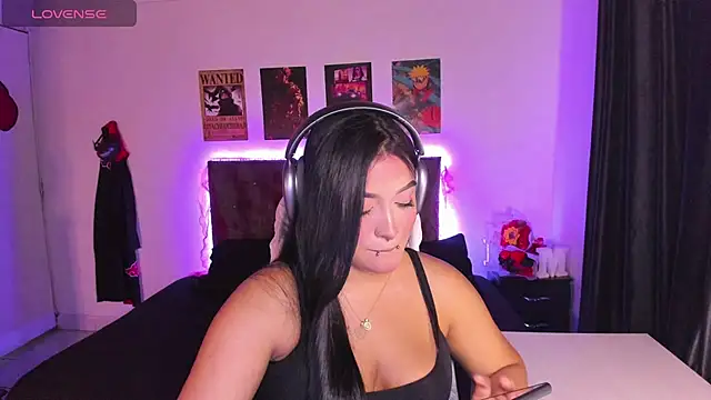 Snapshot of Mariana_Hasper_ chatting on 10-04-25, 03:48 Mariana Hasper  online show from 10-04-25, 03:48