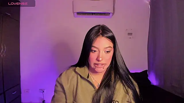 Mariana Hasper  online show from 06-18-26, 06:23
