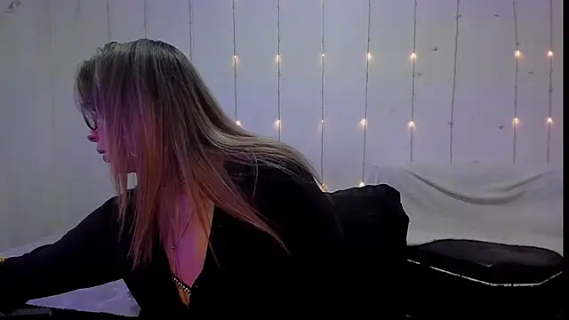 Snapshot of MichelleManson chatting on 01-31-25, 10:10 MichelleManson online show from 01-31-25, 10:10