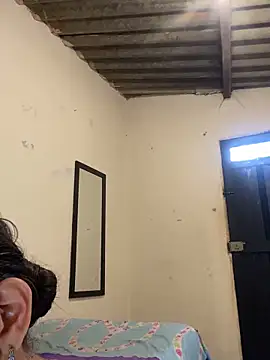 Snapshot of AlexaWarner chatting on 12-19-25, 05:42 AlexaWarner online show from 12-19-25, 05:42