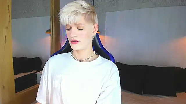 VladHellsing4 online show from 04-21-26, 02:12