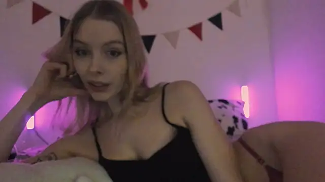 Snapshot of MiaDavis21 chatting on 02-03-25, 05:35 MiaDavis21 online show from 02-03-25, 05:35