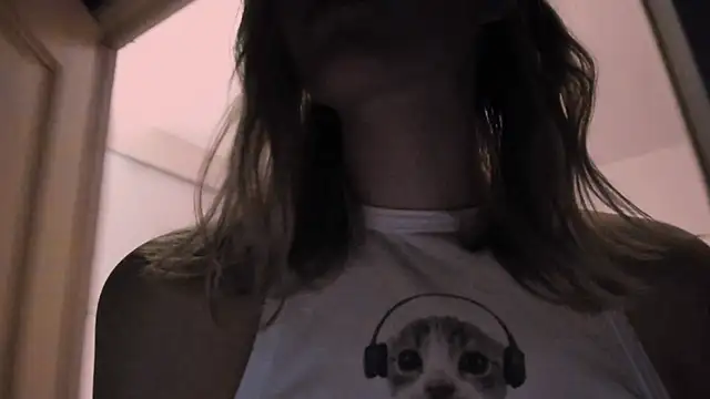 Snapshot of MiaDavis21 chatting on 02-06-25, 09:06 MiaDavis21 online show from 02-06-25, 09:06