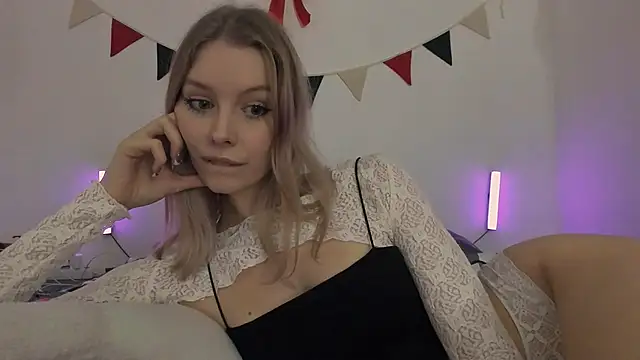 Snapshot of MiaDavis21 chatting on 03-07-25, 05:38 MiaDavis21 online show from 03-07-25, 05:38