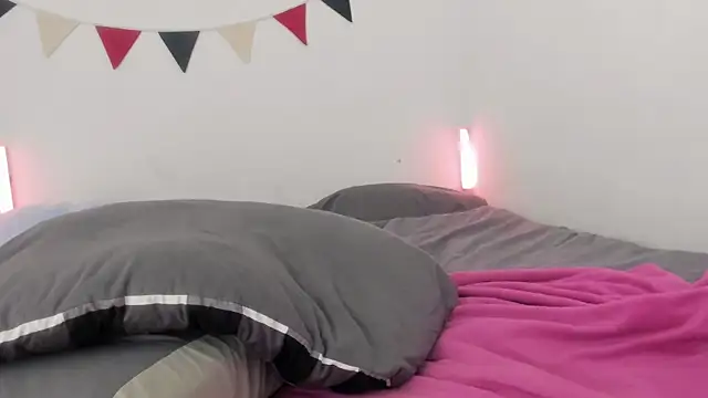 Snapshot of MiaDavis21 chatting on 10-09-25, 05:33 MiaDavis21 online show from 10-09-25, 05:33