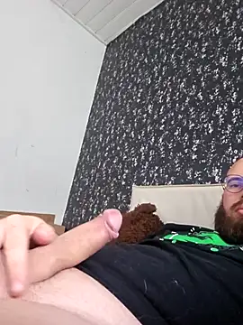 Snapshot of azagoul222 chatting on 11-25-25, 02:17 azagoul222 online show from 11-25-25, 02:17