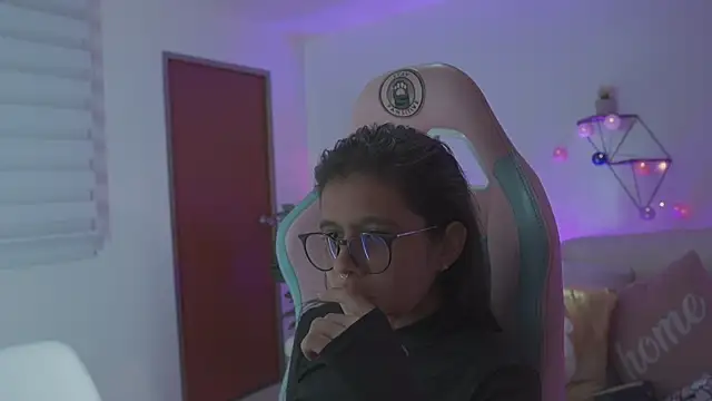 Snapshot of megan_ssmith_ chatting on 11-12-25, 09:25 megan ssmith online show from 11-12-25, 09:25