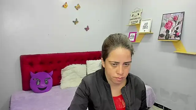 Snapshot of kathina_giraldo chatting on 11-13-25, 12:37 kathina giraldo online show from 11-13-25, 12:37