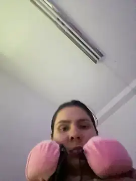Snapshot of SofiaG_ chatting on 12-21-24, 01:58 SofiaG online show from 12-21-24, 01:58