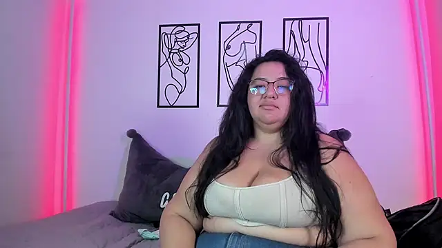 Snapshot of RubyPirsso18 chatting on 02-05-25, 02:08 RubyPirsso18 online show from 02-05-25, 02:08