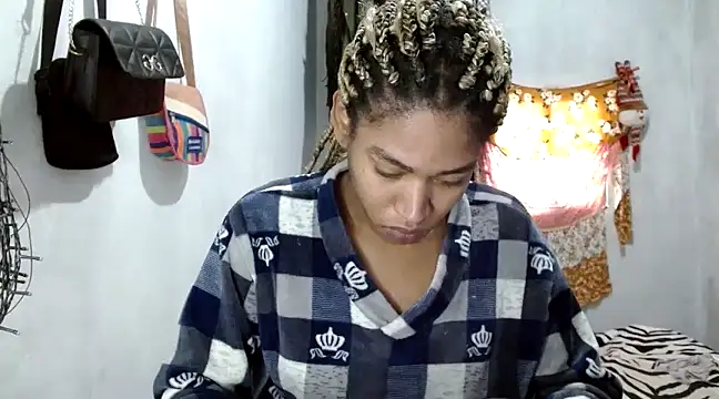 miriam775 online show from 01-28-25, 01:05