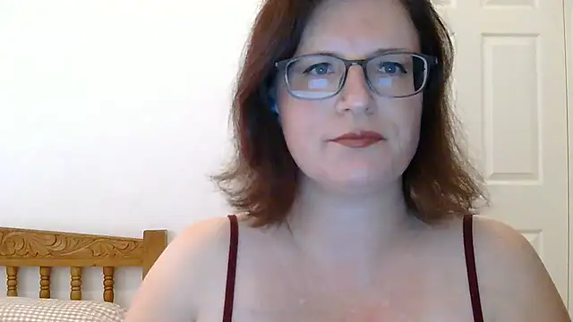 Snapshot of CrimsonMistress chatting on 11-27-25, 10:45 CrimsonMistress online show from 11-27-25, 10:45