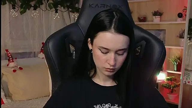 Snapshot of KiraLiLime chatting on 02-06-25, 03:41 KiraLiLime online show from 02-06-25, 03:41