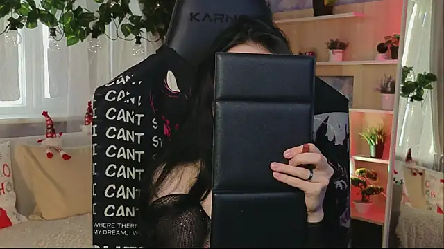 Snapshot of KiraLiLime chatting on 02-25-25, 01:06 KiraLiLime online show from 02-25-25, 01:06