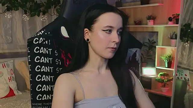 Snapshot of KiraLiLime chatting on 03-05-25, 03:18 KiraLiLime online show from 03-05-25, 03:18