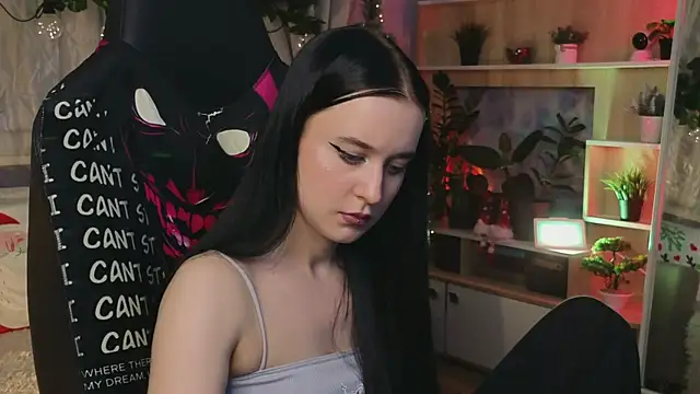 Snapshot of KiraLiLime chatting on 03-06-25, 12:32 KiraLiLime online show from 03-06-25, 12:32