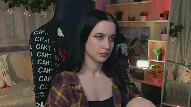 Snapshot of KiraLiLime chatting on 03-06-25, 10:15 KiraLiLime online show from 03-06-25, 10:15