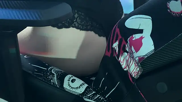 Snapshot of KiraLiLime chatting on 03-09-25, 11:58 KiraLiLime online show from 03-09-25, 11:58