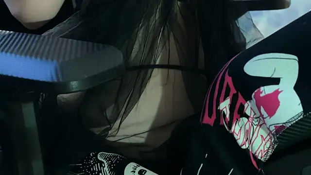 Snapshot of KiraLiLime chatting on 03-11-25, 06:08 KiraLiLime online show from 03-11-25, 06:08