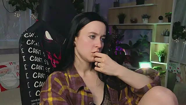 Snapshot of KiraLiLime chatting on 03-12-25, 02:56 KiraLiLime online show from 03-12-25, 02:56