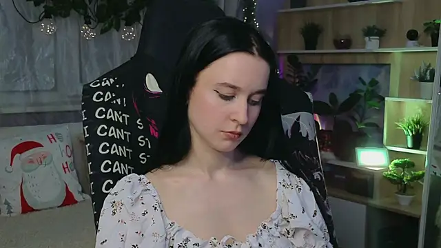 Snapshot of KiraLiLime chatting on 03-13-25, 09:37 KiraLiLime online show from 03-13-25, 09:37