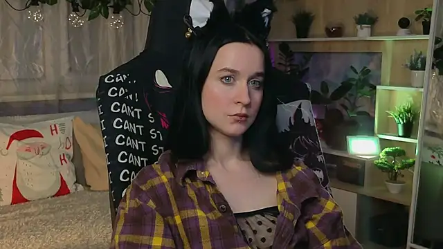 Snapshot of KiraLiLime chatting on 03-14-25, 10:05 KiraLiLime online show from 03-14-25, 10:05