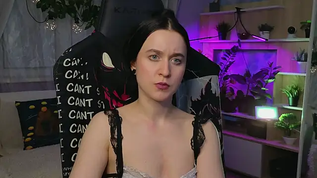 Snapshot of KiraLiLime chatting on 03-21-25, 10:17 KiraLiLime online show from 03-21-25, 10:17